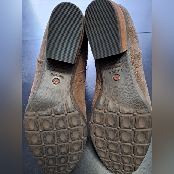 Blondo Chelsea Tan Suede Ankle Bootiel  Size 8.5 - Picture 11 of 12